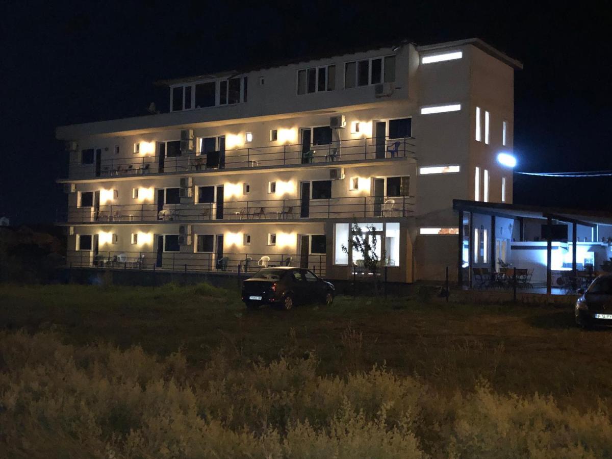 Autentic Boutikue Костинешти Экстерьер фото